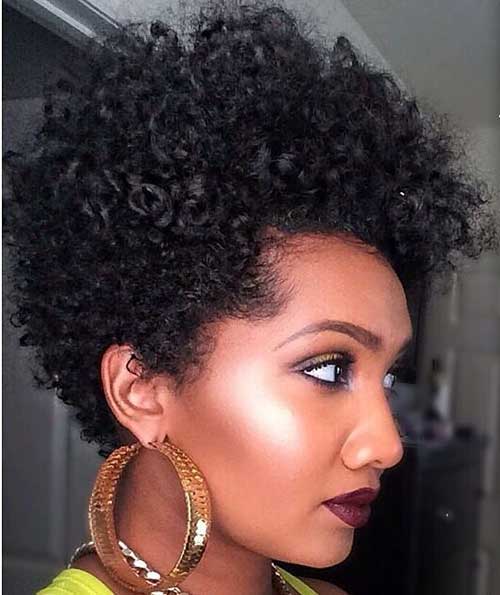 BEST SHORT CURLY HAIRSTYLE ROUND FACE BLACK WOMEN
