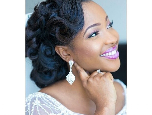 Best Wedding Medium Curly Hairstyle for Black Women