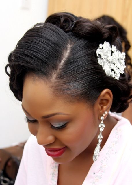 Breathtaking oval face wedding hairstyle black women at 30
