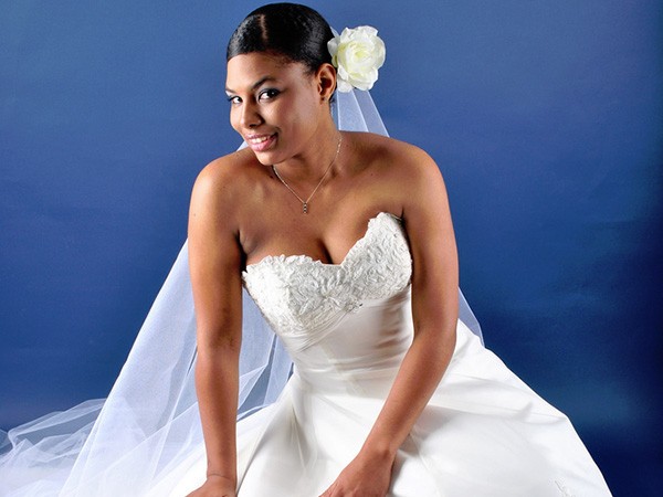 top-wedding-relaxed-up-do-black-women