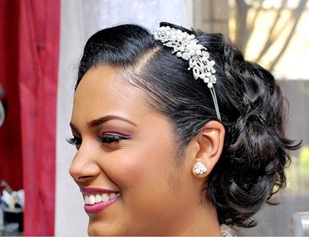 head-turning-short-wedding-hairstyles-black-women-wavy