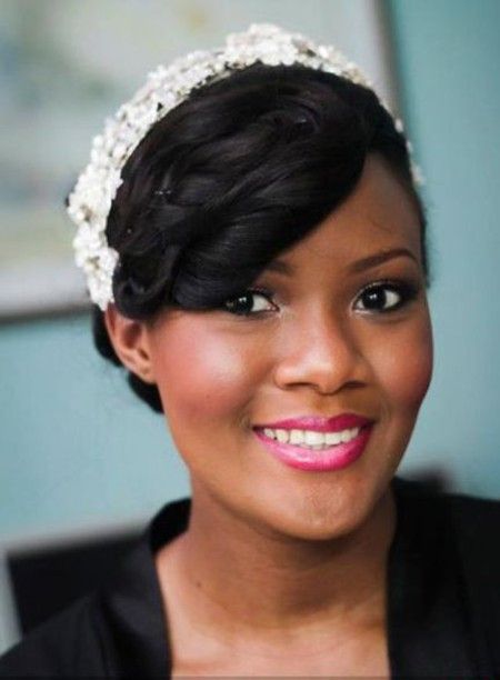 head-turning-wedding-hairstyle-black-wavy-fixed-with-pins